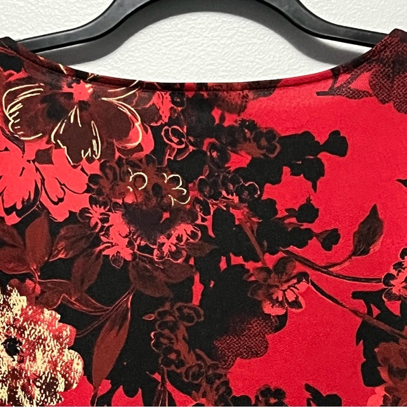 Kasper Red & Black Top With Gold Accents Size Small Asymmetrical Hem Stretch LNC - Picture 8 of 9